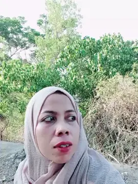 Hamiiiit....Hamiiiit, kamu dimana Hamit  Pulanglaaaaaaah Haaahaa no bau tahan ketawa Indo apa ya ketawa Ling tau lewat  #NgengkeBarema #IndoNanSiLinda