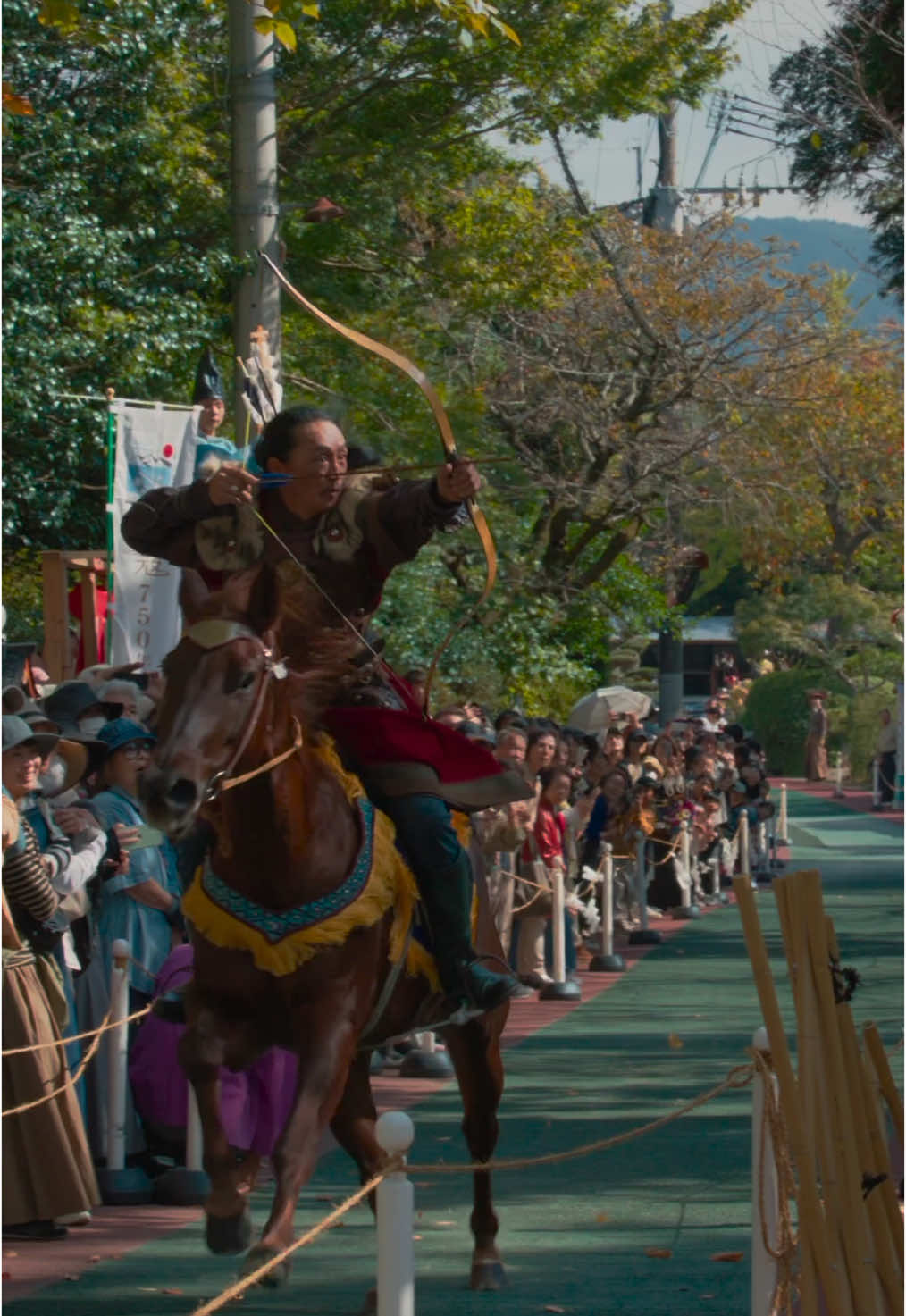 Les cavaliers mongols venus pour le 750ᵉ anniversaire de l’invasion du Japon sont extrêmement impressionnants !  #japon #mongol #archer #bow #arrow #warrior #samurai #japan #japantrip #japanese #japantravel 