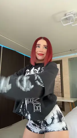 Ahora se cree bailarinaaa