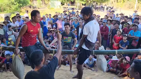 #တန်ဆောင်တိုင်ပွဲတော်ခေါင်းအုံးရိုက်ပွဲ#funnyvideos #fyp