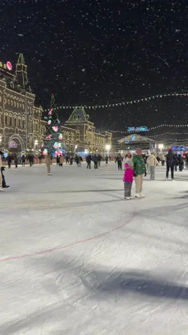 Ice skating #fyp #fypシ #russia #moscow #travel #winterwonderland #christmasinrussia 