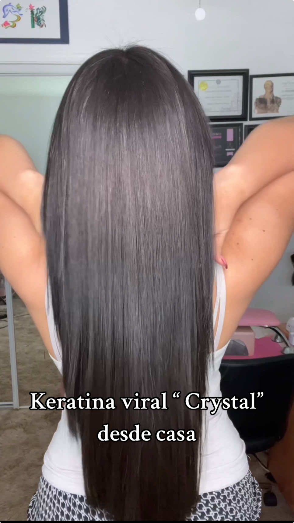 Me ahorre $300 con esta keratina viral “ Crystal “ que me realice desde casa 🤩  Compra la tuya ⬇️⬇️ #keratina #keratinaviral #keratintreatment #keratinadesdecasa #keratinaencasa #keratinas #keratin #keratinhair #keratinacapilar #keratinaparacabello #nomasfrizz #frizzfree #cabellosinfrizz #nomasfrizencabello 