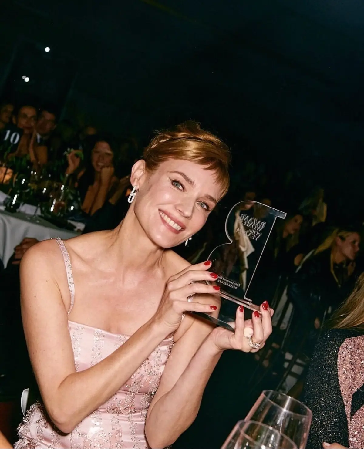 A huge thanks to all fans,friends and family💕😊