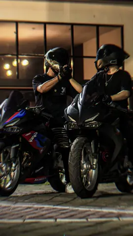 Alasan kalian suka warna hitam apa ? @Mr. CHIKO❓ #fyp #cbr250rr #trending 