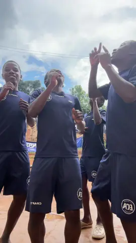 Uh, Kaka is calling the guys for practice 😎😅  #footballtiktok #uhveivei #lamineyamal #tiktokdancechallenge #fyp #foryoupage❤️❤️ #uganda #elcambioacademy @Lamine Yamal 