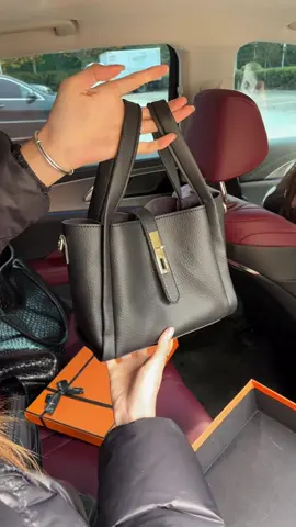 #handbags #fyp #foruyou #foryo #foryoupage #tiktokmademebuyit #spotlight