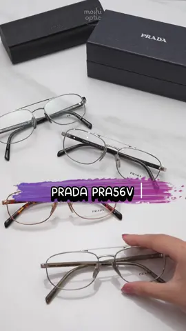 พราด้าเสิร์ฟไม่หยุด! สาย quite luxury มาทางนี้ เพราะแว่น PRADA PRA56V ตัวนี้เค้าทำถึงมาก✨ แว่นตาทรงรีมีคานสุดคิ้วท์มาพร้อมโลโก้พราด้าแบบเรียบหรูน้อยแต่มาก ต้องรีบจับจองแล้วว #แว่นพราด้า #prada #แว่นสายตา #ตัดแว่น #moshioptic