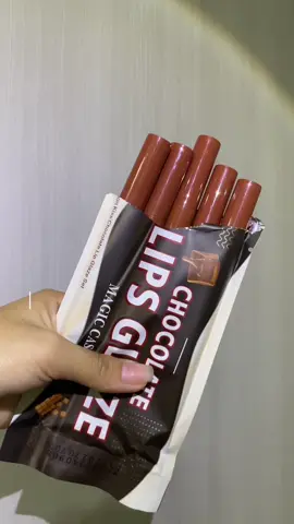 LIKO HERE➡️@_ericamgnd_ ⬅️ Christmas Gift for Her🎀✨ #chocolatelipglaze #lipstick #5pcslipstick 