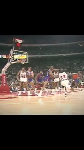 ⚡👑 “MJ dominating the game to the rhythm of Billie Jean” 🎶🏆 #MichaelJordan #BillieJean #NBA #BasketballLegend #MJ #Goat #SmoothCriminal #TikTokNBA #BasketballEdit #Viral #HighlightReel 