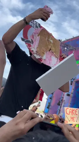 Cake Face!😝🍰 #steveaoki #creamfields #chile #fyp 