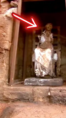 Archaeologists found her still sitting on the throne #ancientdiscoveries #archaeology #archaeologist #archaeologytiktok #History #ancienthistory #turkey🇹🇷 #turkeytiktok 