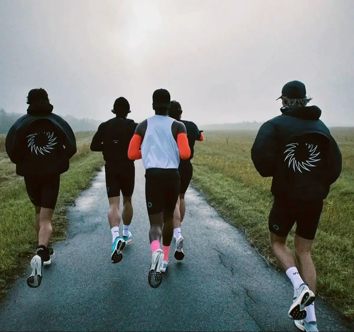 #athletes #runners #Running #runningaesthetic #courir #course #training #entrainement #nightrun #asicsrunning #distictvision #uvu #distanceathletics #hoka #adidasrunning 