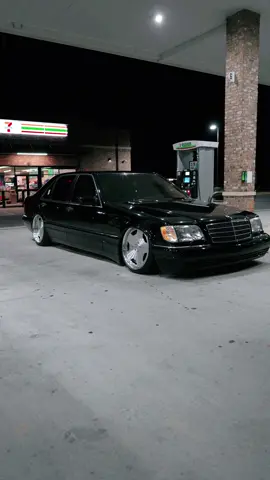 #mercedesbenz #Mercedes #mercedesbenzamg #classiccar #90s #oldmercedes #cars #benz #bagged #w140 #s500 #airlift #amg #baggedlife 