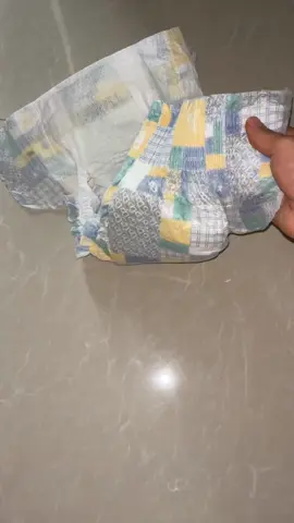 PureHugs diapers ang pagkakaroon ng makapangyarihang faktorng pagsusumikap ng tubig ，ang pansunod ng buttocks ng mgasanggol ay tuyo at komportable 。#babydiapers #50pcsdiaper #koreandiaper #pant #tape