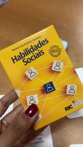 Habilidades sociais 💜  Oa cards presentes nesse recurso podem auxiliar no processo de pensar sobre suas emoções e comportamentos na sociedade, gerando uma reflexão e mudança de atitude. #dinamica #psicologia #psicologa #psico #grupos #sonho #recursos #autoconhecimento #adolescentes #reflexão #futuro #empatia #habilidadessociais #emocoes #fyp 