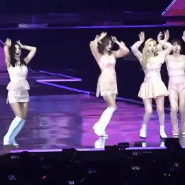Idols se ajudando 🫂💗 #kpop 