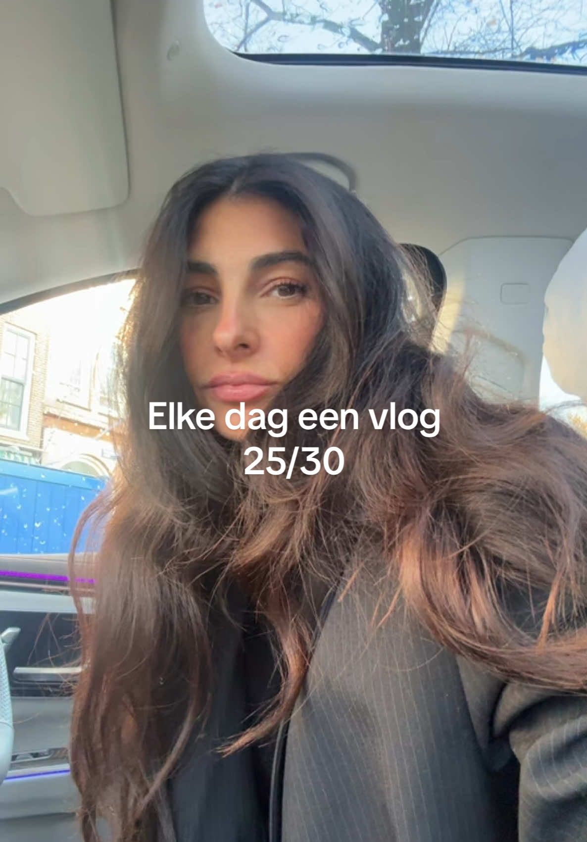 Happy Monday. Also: hangt er iets in de lucht or is it just me surviving cuz im going throuuuugh it ly guys tot morgen 