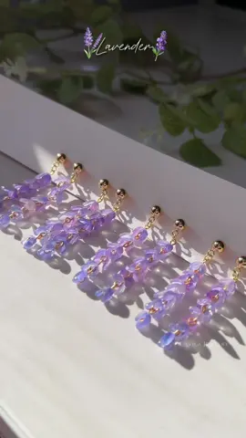 Ah, the wonderful lavender 🪻! Uv Resin: @letsresin  Shrink Plastic: @lavilajewelry  Templates and tutorials: my patreon #shrinkplastic #earrings #lavender #jewelrymaking 