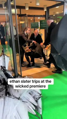#ethanslater #wicked #arianagrande To use this video in a commercial player or in broadcasts, please contact licensing@storyful.com