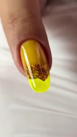 Trendul topurilor glass colorate a prins extrem de tare Noi va aratam varianta noastra🤩 Pe YAS nu gasesti doar un top colorat, ci 7 nuante😍 #glasstop #dbellanails #foryou 