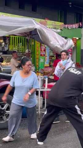 Super Broma Del Mosquito 🦟🤣 Se Sale De Control 😂 #viral