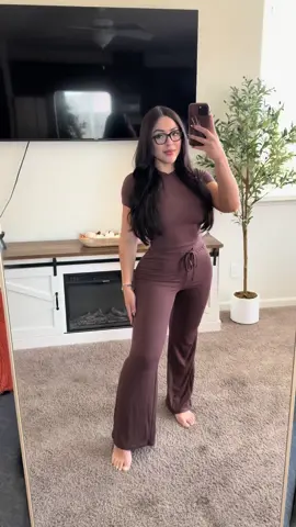 $12 loungewear set 🤎✨  #loungewear #loungewearset #twopieceset #OOTD #spotlightfinds #tiktokshopfinds #giftguide #ttslevelup #ttsdelightnow #ttsdelightnow #tiktokshopblackfriday #ttslevelupcompetition #tiktokshopholidayhaul #tiktokshopcybermonday #fyp #f #fypシ #paratii 