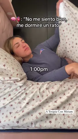 💭 A veces, uno se va a dormir para no pensar 💭 El agotamiento mental puede llevarnos a buscar refugio en el sueño, escapando de pensamientos que parecen no tener fin. Aunque dormir ayuda a desconectar temporalmente, es importante enfrentar esas emociones con compasión y buscar herramientas que nos ayuden a gestionarlas. 🌱 Reflexión: Descansar es importante, pero también lo es cuidar de tu salud mental. Hablar de lo que sientes, escribir o buscar apoyo puede aliviar el peso que llevas dentro. ✨ Recuerda que tus pensamientos no te definen y que con ayuda y tiempo puedes encontrar la calma que necesitas. #SaludMental #GestiónEmocional #CrecimientoPersonal #BienestarEmocional #Autocuidado #Psicologia #aterapiaconmiriam #Psicologa #Psicologas #Valencia #Madrid #España #Spain Créditos TT/marianaarci