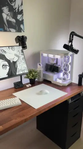 the fastest glass pad 🤯 - #fyp #SkyPAD #WALLHACK #gaming #glassmousepad #Tech #GamingSetup #setupgaming #techtok #mousepad #setup 