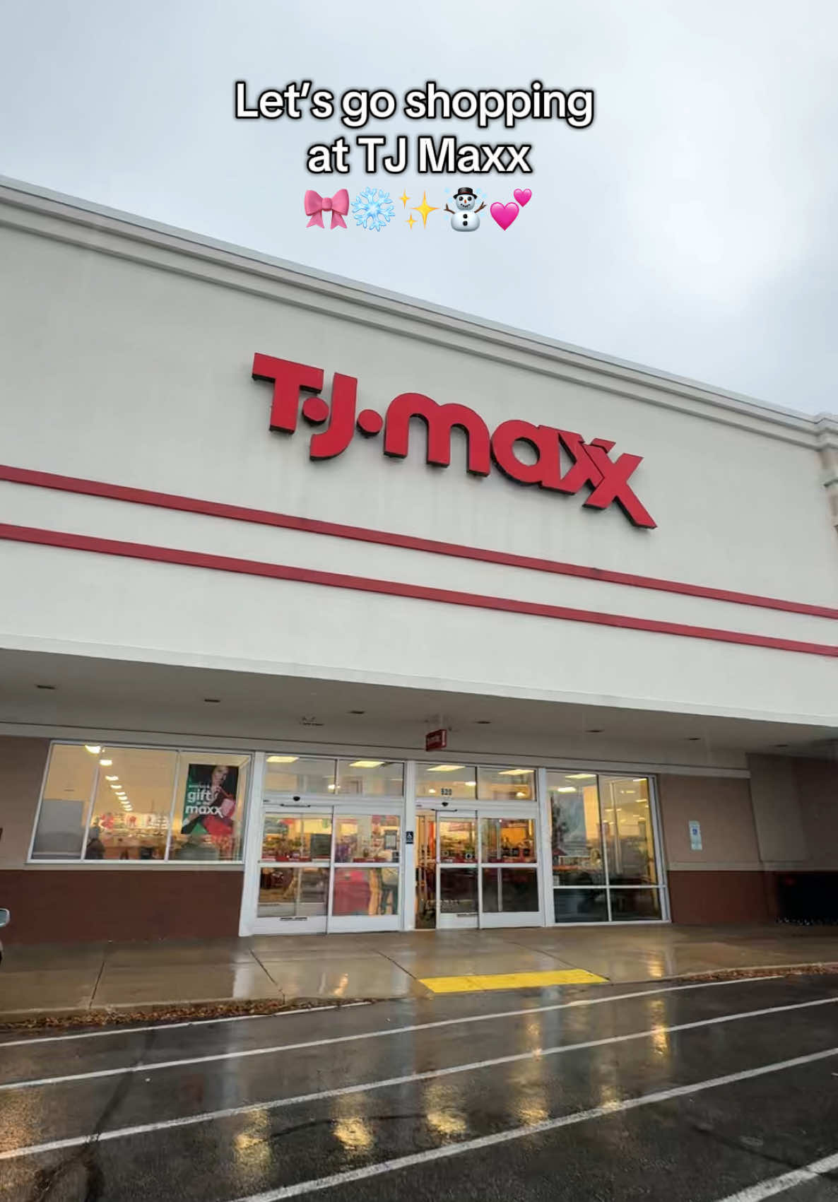 Do you prefer earmuffs or hats? ❄️✨🎀☃️ @TJ Maxx @UGG® @Glossier @ninewest @Cushionaire #Marshalls #HomeGoods #TJMaxx #ShoppingVlog #Vlog #ShopWithMe #haul #pinkmas #Christmas #ChristmasDecor #ninewest #ugg #glossier #chicago 