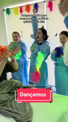 Agora com o som original aparecendo 😂 tentamos cantar #hopecore #enfermagem #enfermagemporamor #cancerfighter #ultimaquimio #enfermagememocionante #areadasaude #enfermeiratiktok #enfermagemcomamor #faculdadedeenfermagem #estagiariodeenfermagem #enfermagemmotivacional #emocionante #quimioterapia #quimio #viralvideo #enfermagemnotiktok #oncologia #humanity @ABBA @ABBA Voyage 