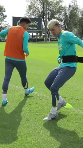 ¿Qué clase de ejercicio es este? 😂 El 'Chicote' Calderón revoluciona la forma de entrenar en el América 🦅🤪 🎥 clubamerica [TikTok] #america #Calderon #ChicoteCalderon #LigaMX