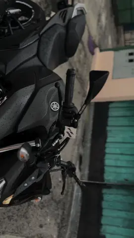 #parati #foryour #viral_video #fyp #fyñシ゚viral #yamaha #moto #lluvia #gris #BlackTikTok #bladerunner2049 #yamahafz #fz25 