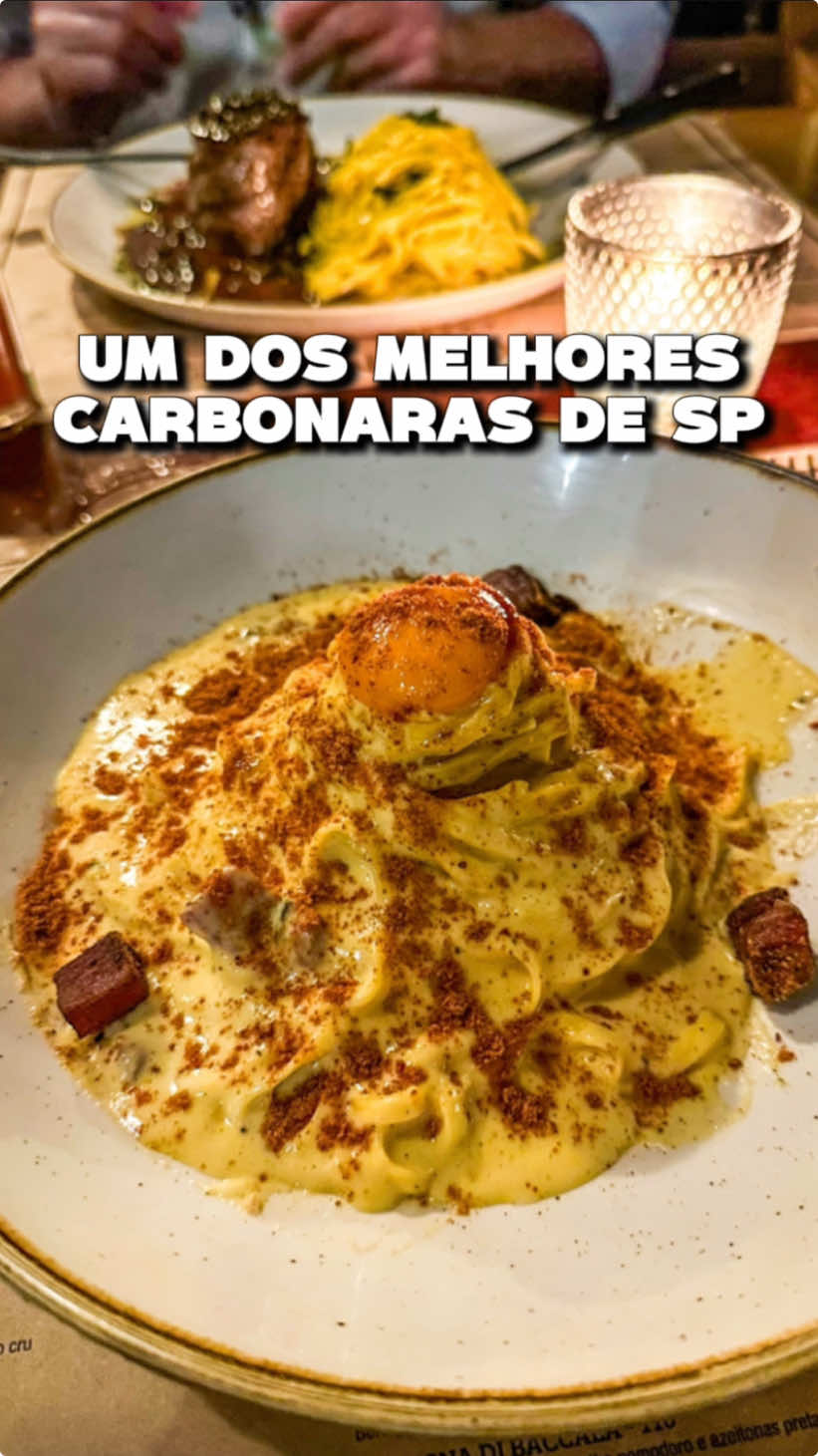Será esse um dos melhores carbonaras de SP? 🍝👌🏻 Já marca o @ que ama restaurantes italianos! Fomos conhecer o Piccini no aniversário do Edu e essas foram as nossas escolhas: 🔹Arancini all'amatriciana: com ragu de panceta e salsa de pecorino - R$ 42 🔸 Spaguetti alla carbonara: Guanciale, Pecorino e gema de ovos - R$ 94 🔹Tortino di cioccolato e lamponi - Torta morna de chocolate com framboesa e gelato de baunilha - R$ 38 🔸 Meringa alla piccini - R$ 45 Falamos tudo oq achamos no vídeo! 👀 E ai, vcs já foram? Oq acharam? Recomendam outro carbonara pra experimentarmos? 📍 @piccinicucina _ Rua Vitório Fasano, 49 - Jardim Paulista, São Paulo/SP