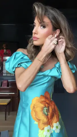 WOO!💥 @Shawna with the GLAM.