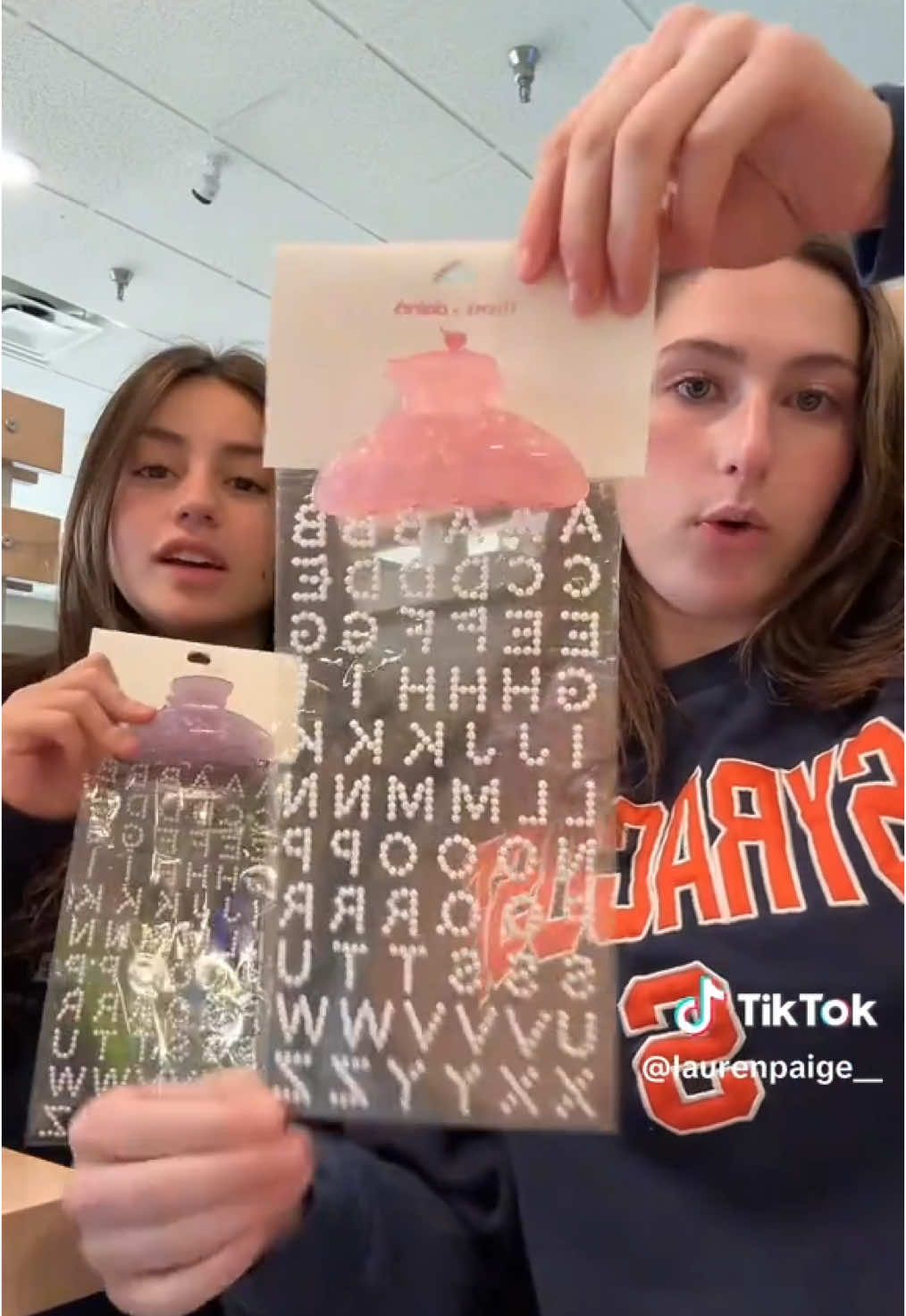 Unboxing with lauren and elie!! Love how they styled these clips!!💋💘@Lauren @elie 