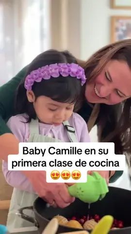 Baby Camille en su primera clase de cocina 😍 ¿qué te pareció?