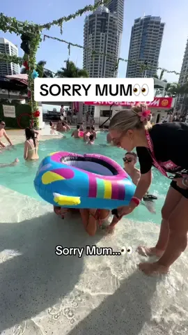 Mum if you’re seeing this I STILL LOVE YOU😅🩷 #schoolies #schoolies2024 #goldcoast #surfersparadise #graduation #calibeach #schooliesthemes 