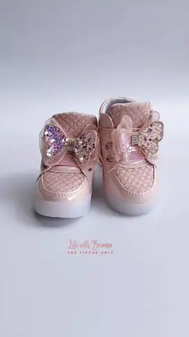 led boots for baby girl perfect pang gift this coming holiday season. #led   #shoes #shoesforkids #boots 