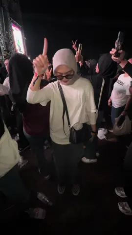 Asmara ..... Ndx aka meluncur Wkwk kapan maneh udan udanan bareng wong saklapangan 🤏 #ndxakafamilia #ndxaka #pekangembiraria #bcaxyz #fyppppppppppppppppppppppp #malang 