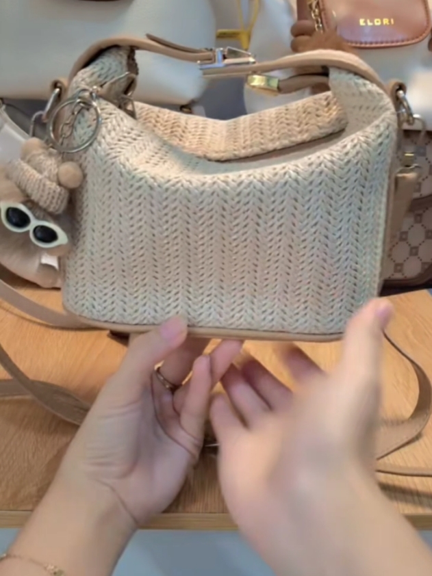 Tas Selempang Wanita Tas Jinjing Cewek #tasselempang #wanita #original #belilokal #wibgajian #foryoupage 