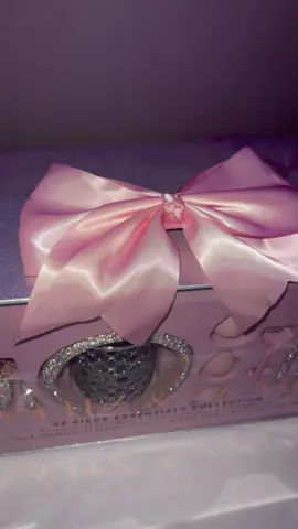 Guys run and get this😩✨🎀 #fyp #viral #glitzandglam #bow  #pink #coquetteaesthetic 