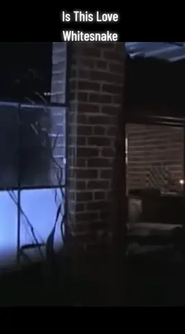 Is This Love, es una power ballad interpretada por la banda de hard rock y glam metal brito-estadounidense Whitesnake, perteneciente a su séptimo álbum de estudio homónimo Whitesnake (1987). #whitesnake #isthislove #glamrock #hardrock #powerballad #classicrock 
