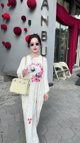 Mặc chiếc váy nhung có hơn 200 cành mà ra đường sang chảnh ai cũng hỏi 😝😝 #vaynhungsangchanh #vaynhungcaocap #thoitrangnu #tiemnhunghaluong #nhungthe 