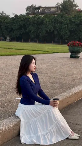 Ai sẽ là người nắm tay e đi hết chặng đường đấy? #thuhanoi #ngoquynhrv #ngoquynhh12 #marcfashion #thoitrang #outfit #OOTD #grwm #phoidoxinh #hanoi #chill 