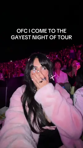 Sabrina gave Margaret Qualley the fuzzy cuffs😍🌈