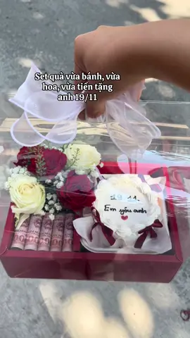 Set quà vừa bánh, vừa hoa, vừa tiền tặng anh 19/11#TikTokAwardsVN #quatang #viral #happyboyday #quatangnguoiyeu #sethoavabanh #quoctedanong #tiembanhchamii 