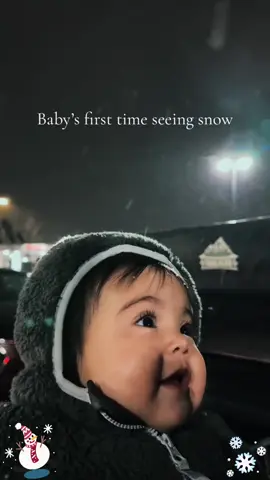 #snow #babyfever #christmas #funnybaby #babytiktok #babysoftiktok 