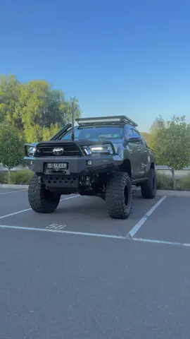 Teasing at this point #hilux #n80 #0sleep #131114  