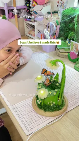 My new obsession 🫶🏻🌱🌿🦋🧚 Bikin karya ini ngabisin waktu banget, tapi puas sama hasilnya 🫶🏻 Setelah beberapa kali experiment, akhirnya bisa juga bikin kinetic art di dalam glass dome. Kalau sebelumnya lampu dan mekanisme penggeraknya terpisah, sekarang udah jadi satu. Jadi tinggal sekali tekan ON sudah langsung hidup semua 🫶🏻 Dan akhirny nemuin kawat dan lampu yang pas, gearbox yang pas. Jadi gak perlu pakai baterai deh. Udah bisa pakai USB cable 🫶🏻 Ah seneng banget pokoknya 🥺🥰 #kineticart #art #artist #seniman #DIY #diyer #artstudio #crafts #crafting #craftroom #butterfly #monarchbutterfly #imadethis 