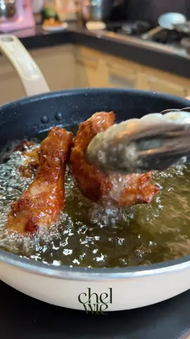 Tim yang males ngungkep” dan maunya sat set pasti suka ini !! 🤤🤭 Tinggal marinasi sebentar ajaa, jadi deh ayam goreng sereh yang pastinya bikin nambah sayy✨ Bahan-bahan ; 1 ekor ayam potong 10 5 bh B merah 4 bh B Putih 3 cm lengkuas 4 batang sereh 50 ml minyak 50 ml air 1 sdm ketumbar bubuk 2 sdm saus tiram 1 sdm kecap asin 1 sdt garam 1 sdt gula pasir  2-3 sdm tepung maizena #idemasak #masakanrumahan #masakapahariini 